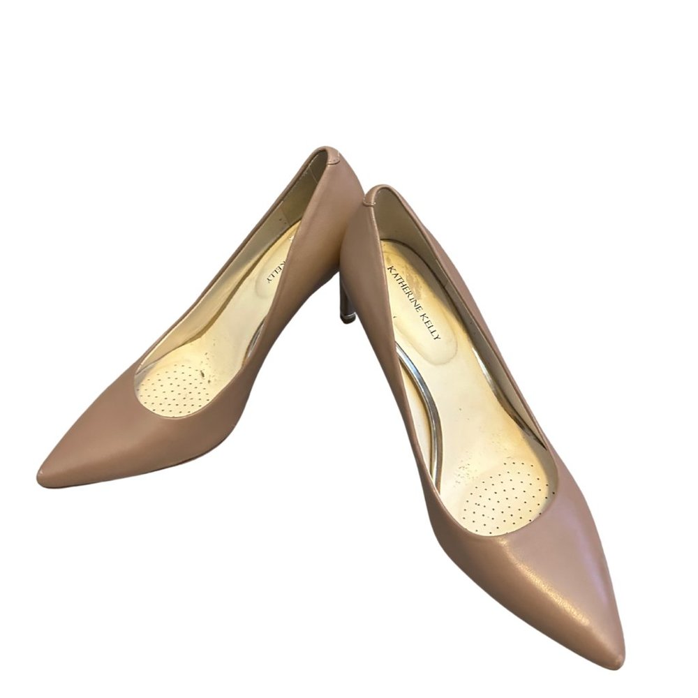 Katherine Kelly Size 6 Short Nude Closed toed Heels